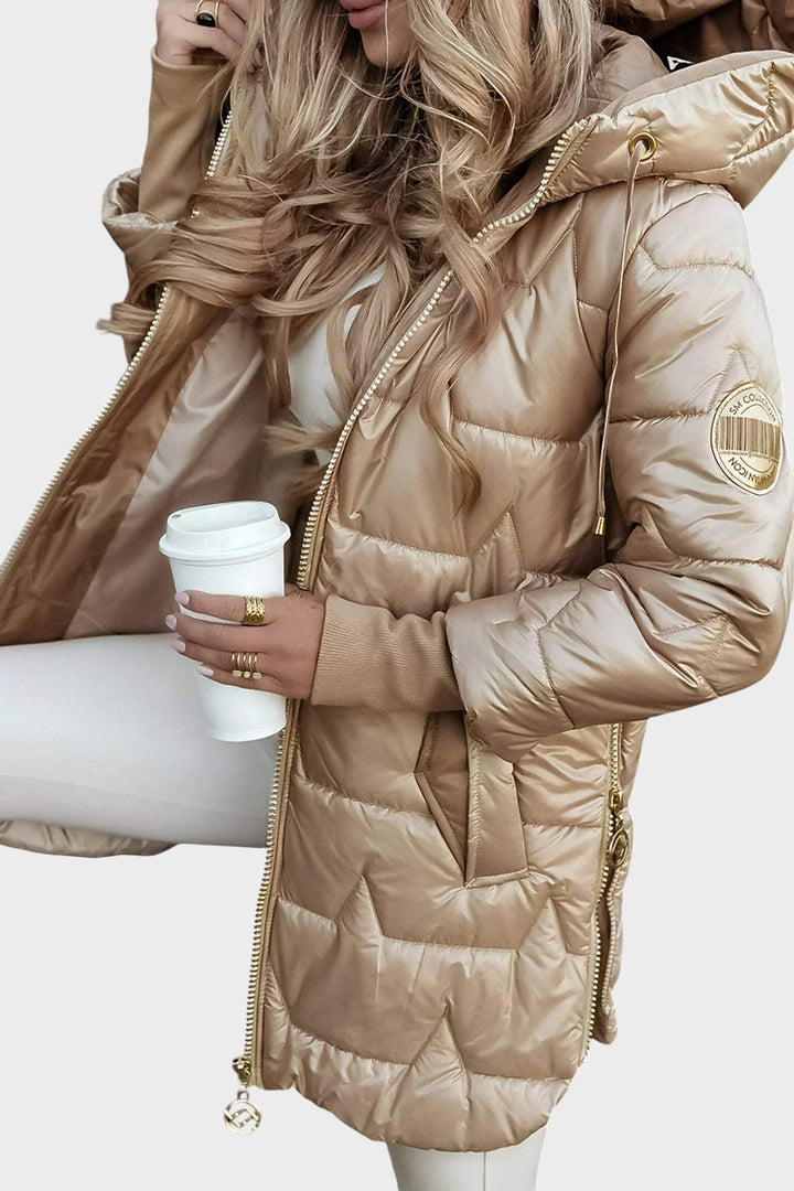 Noelia – Elegantní Zimní Kabát s Kapucí a Podšívkou