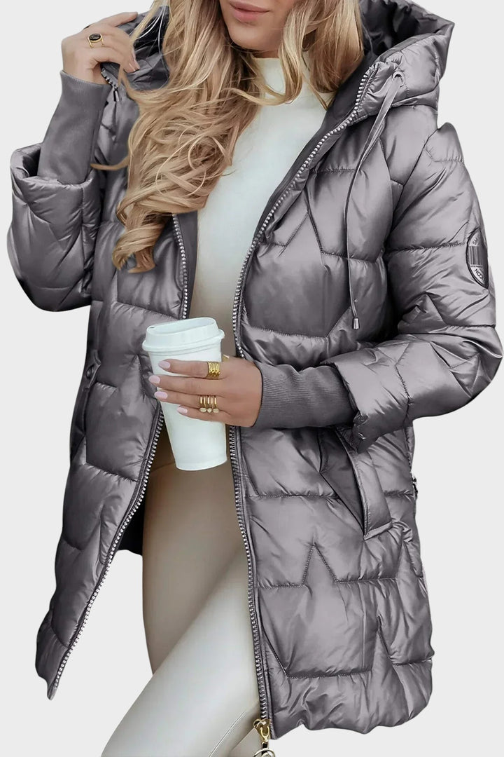 Noelia – Elegantní Zimní Kabát s Kapucí a Podšívkou